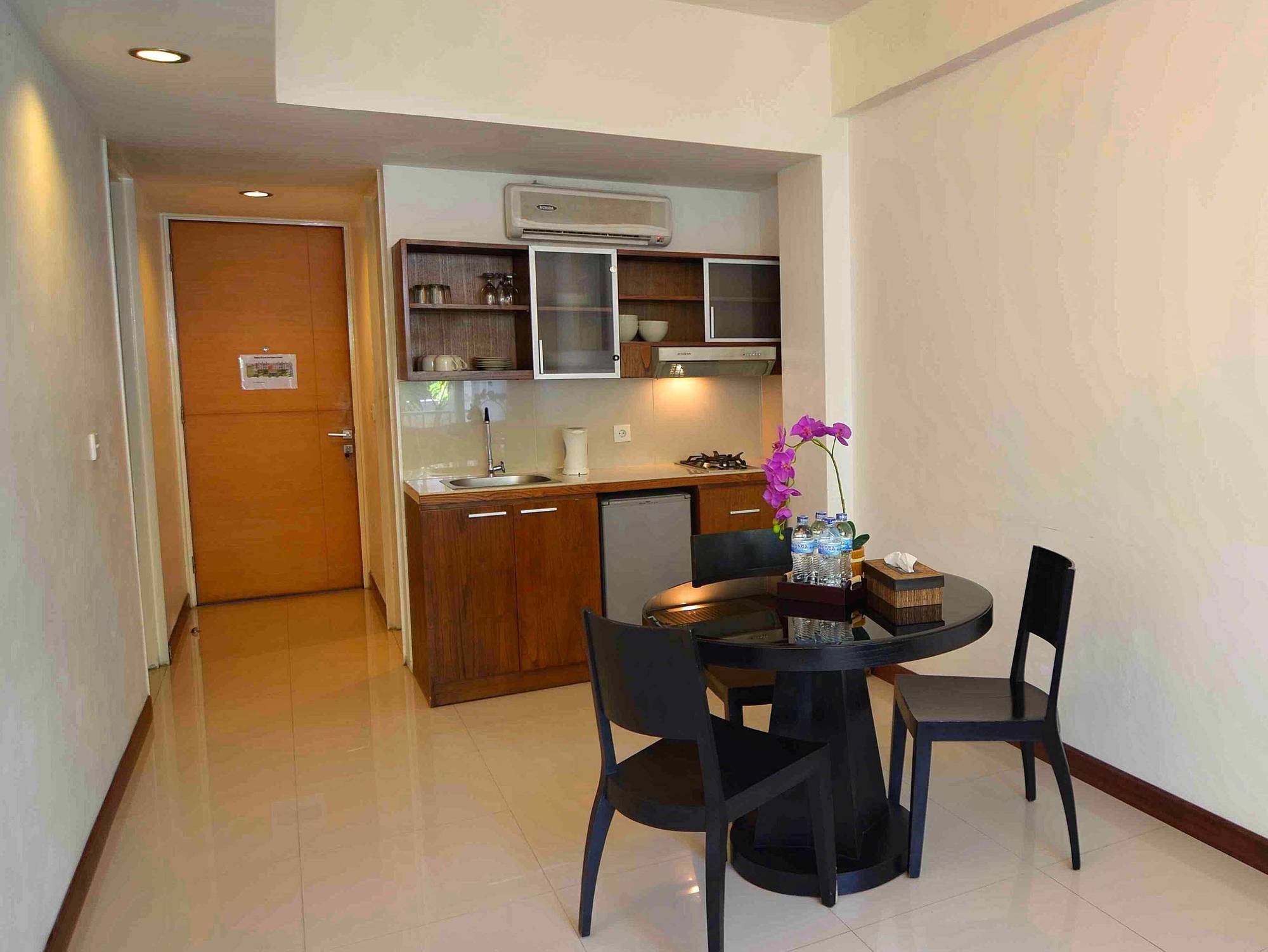 Sunset Residence And Condotel Kuta  Exterior photo